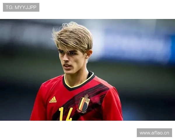 马尔蒂尼传球特点分析:如何以精准传球影响比赛节奏与结果 马尔蒂尼传球特点分析:如何以精准传球影响比赛节奏与结果