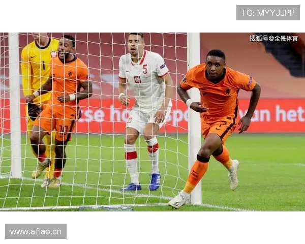 范戴克后场长传进攻中的战术枢纽作用解析