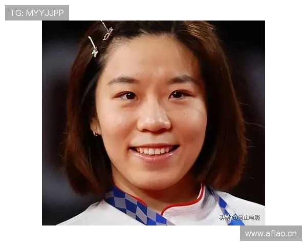 贾一凡训练完顺手买了个包，我工资还没她鞋贵